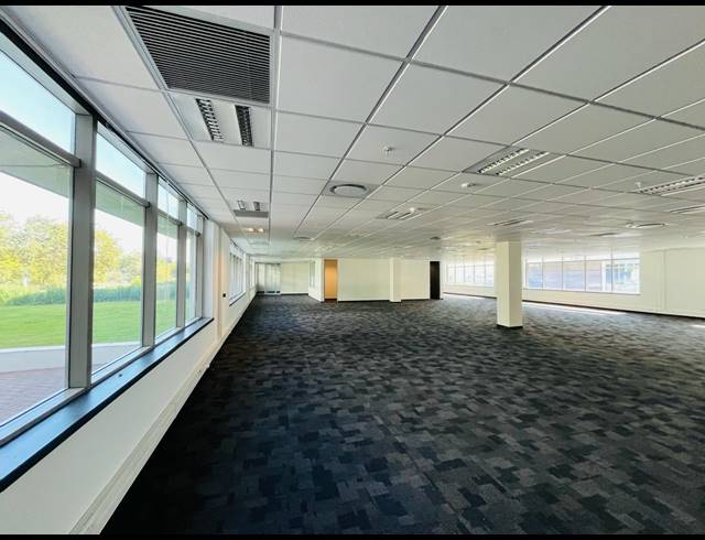 1,700M² OFFICE TO LET IN WATERFALL